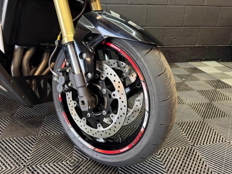 SUZUKI GSR750
