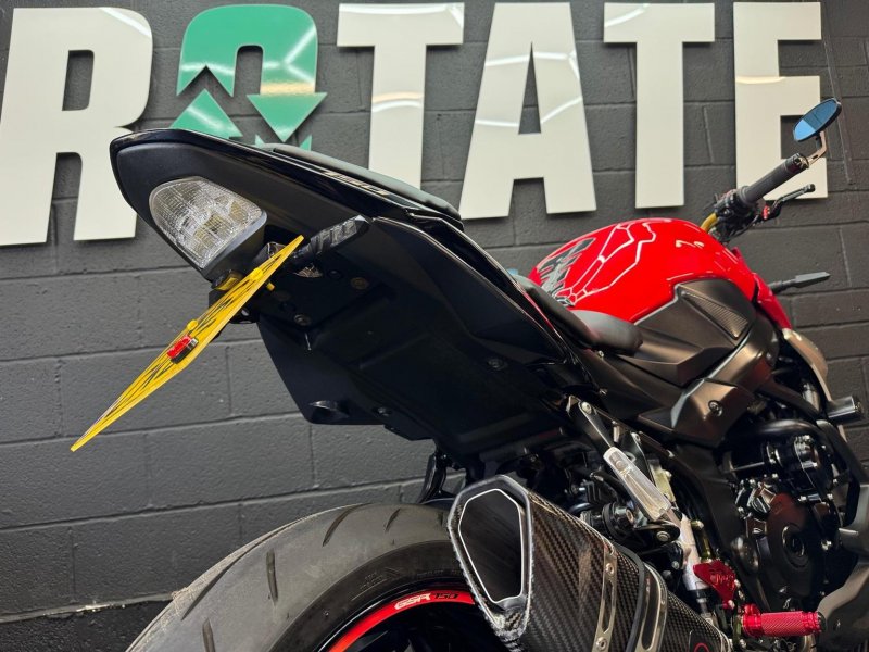 SUZUKI GSR750