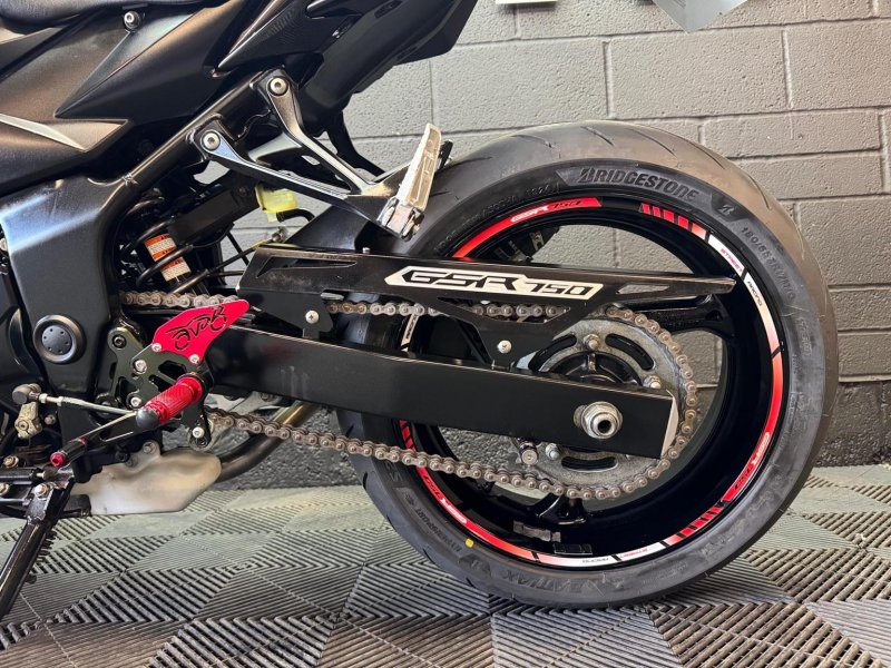 SUZUKI GSR750