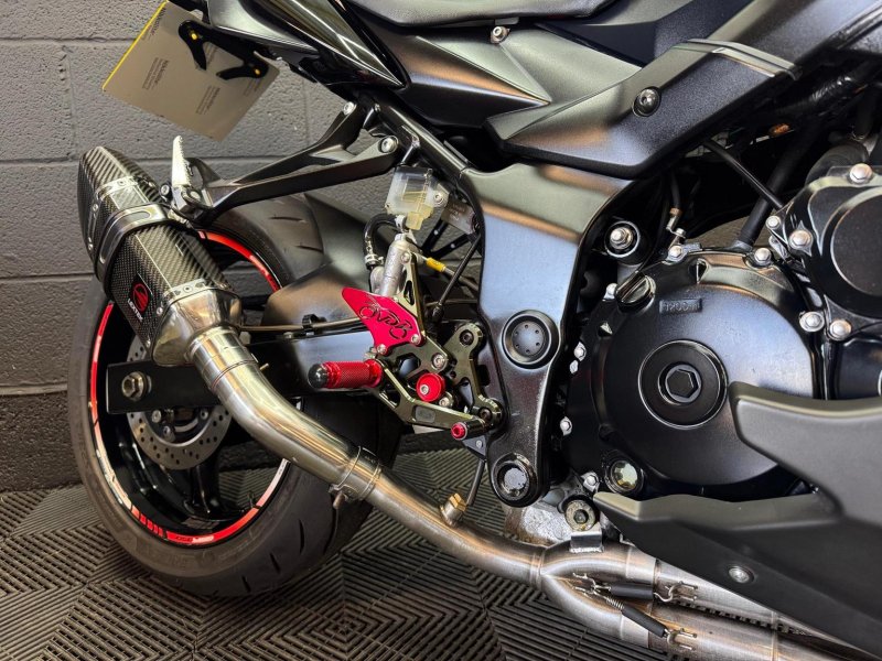 SUZUKI GSR750