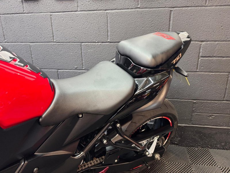 SUZUKI GSR750