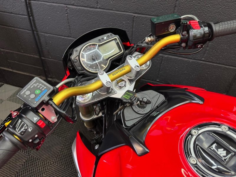 SUZUKI GSR750