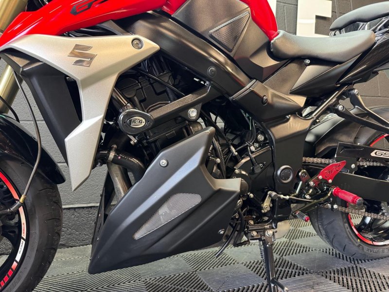 SUZUKI GSR750