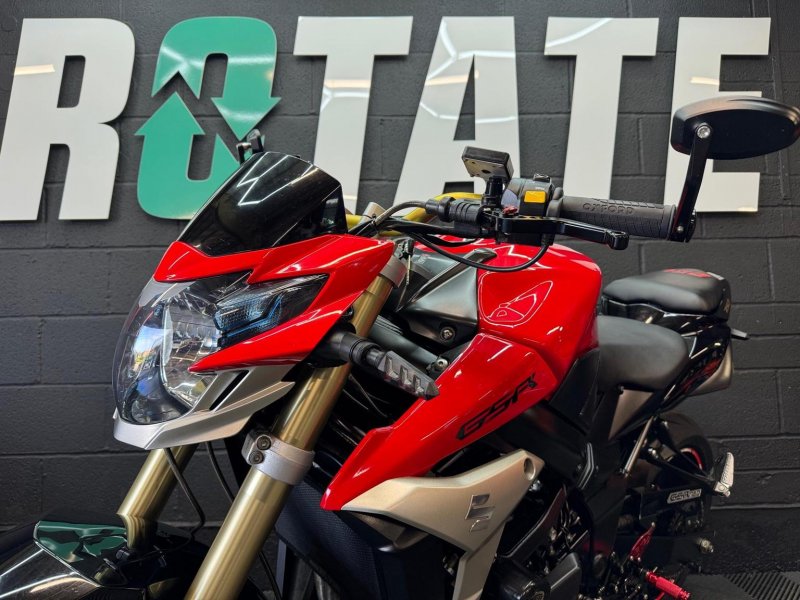 SUZUKI GSR750