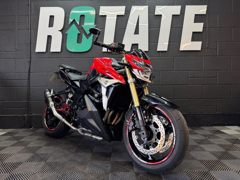 SUZUKI GSR750