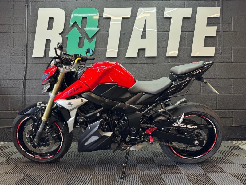 SUZUKI GSR750