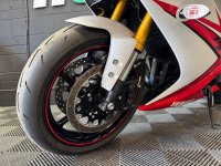 YAMAHA R1