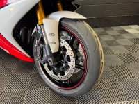 YAMAHA R1