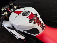 YAMAHA R1