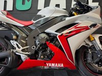 YAMAHA R1