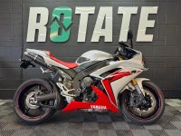 YAMAHA R1