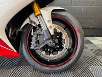YAMAHA R1
