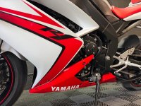 YAMAHA R1