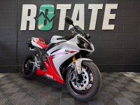 YAMAHA R1