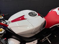 YAMAHA R1