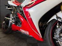 YAMAHA R1