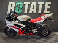 YAMAHA R1