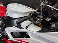 YAMAHA R1