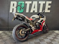YAMAHA R1