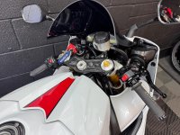 YAMAHA R1