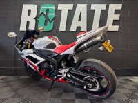 YAMAHA R1