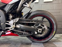 YAMAHA R1