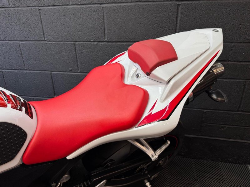 YAMAHA R1