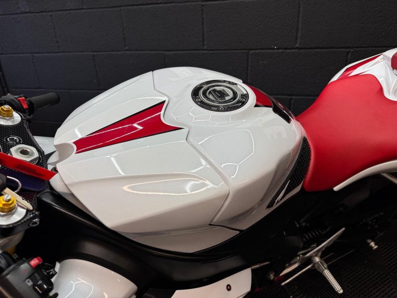 YAMAHA R1