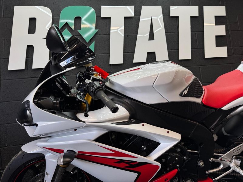 YAMAHA R1