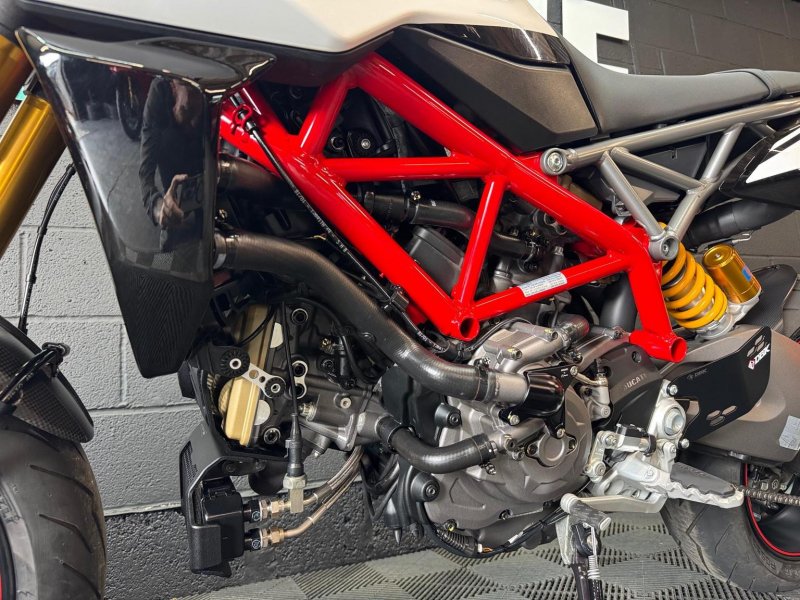 DUCATI Hypermotard