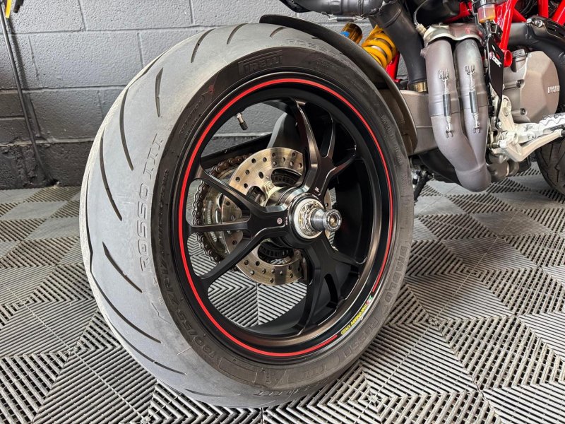 DUCATI Hypermotard