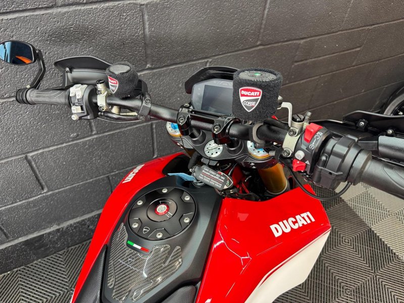 DUCATI Hypermotard
