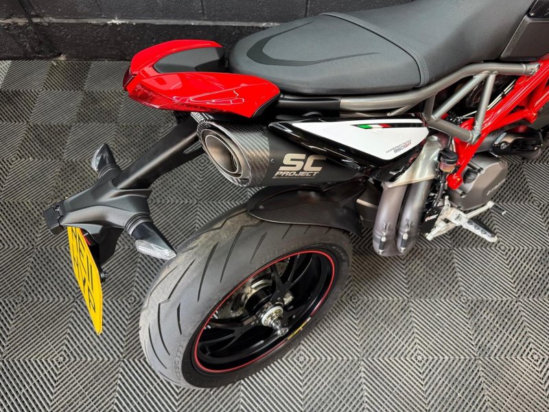 DUCATI Hypermotard