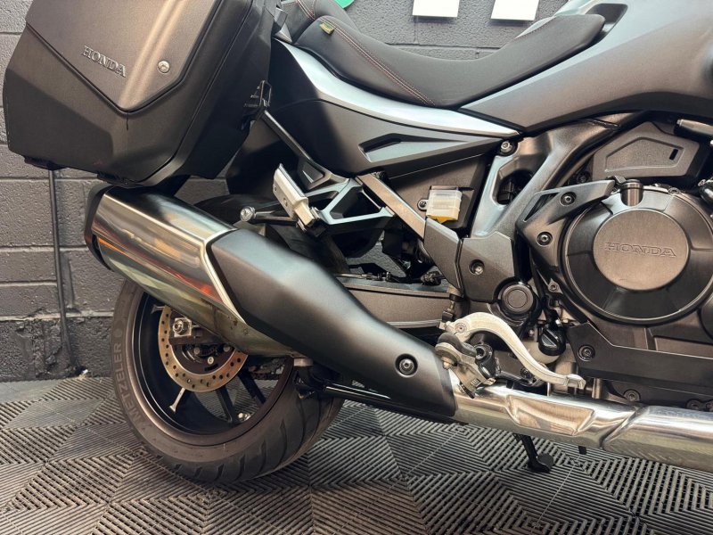 HONDA NT1100