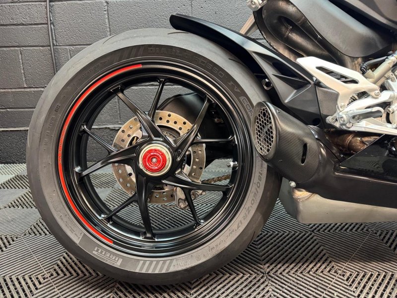 DUCATI PANIGALE V2