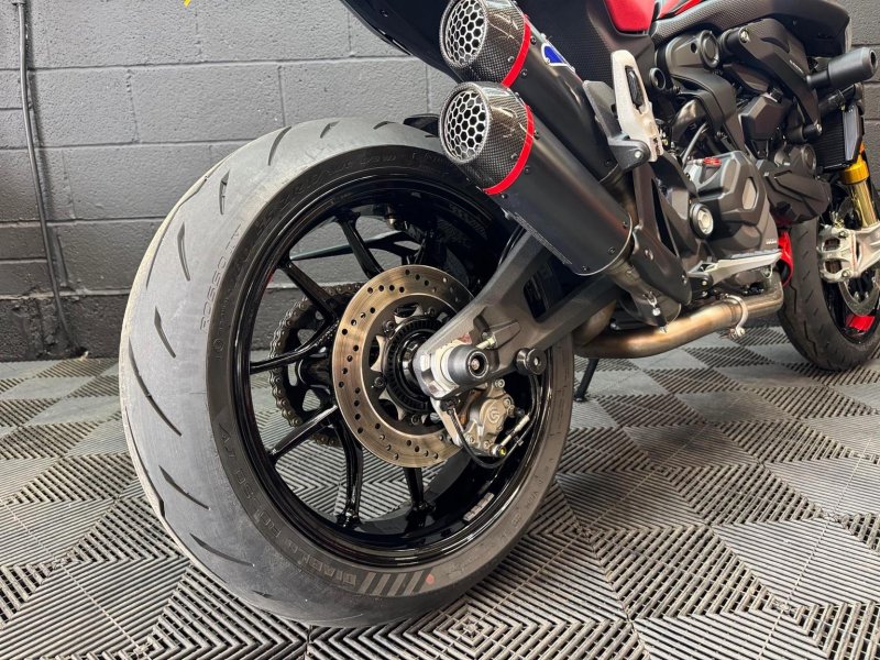 DUCATI Monster