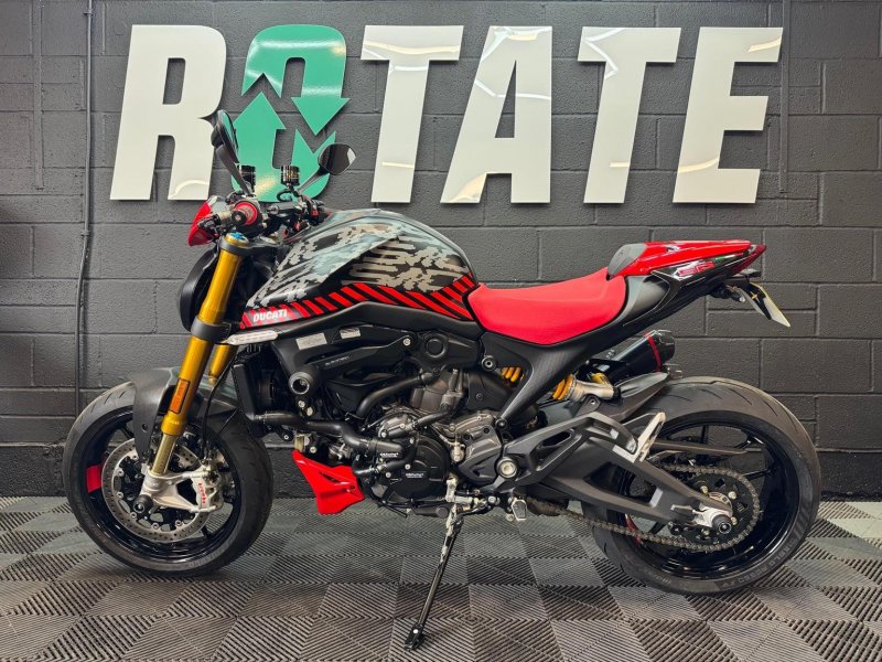 DUCATI Monster