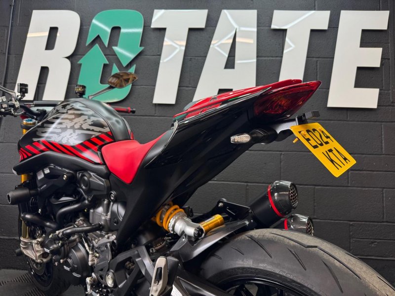 DUCATI Monster
