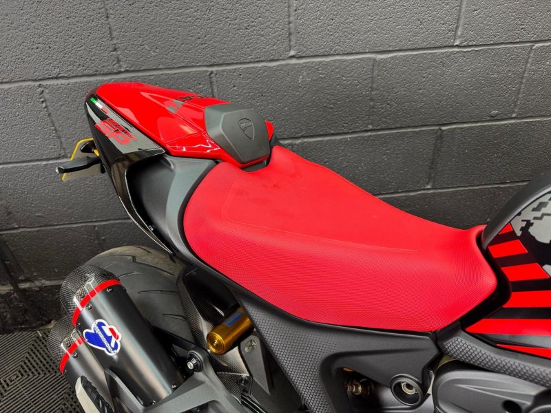 DUCATI Monster