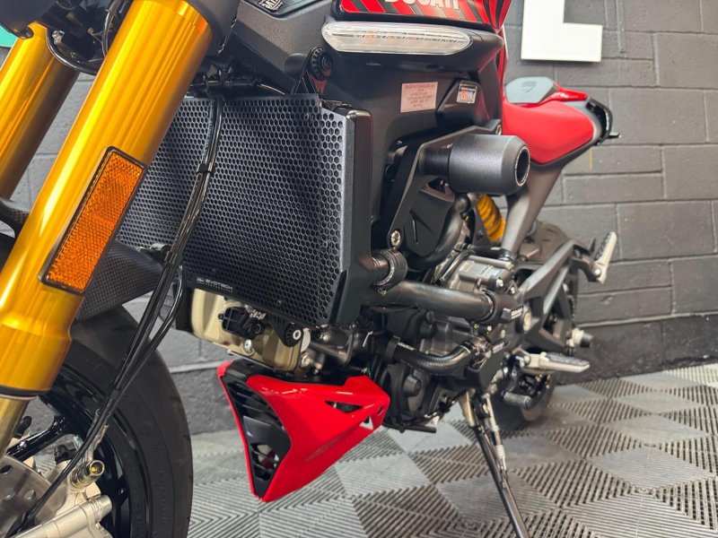 DUCATI Monster