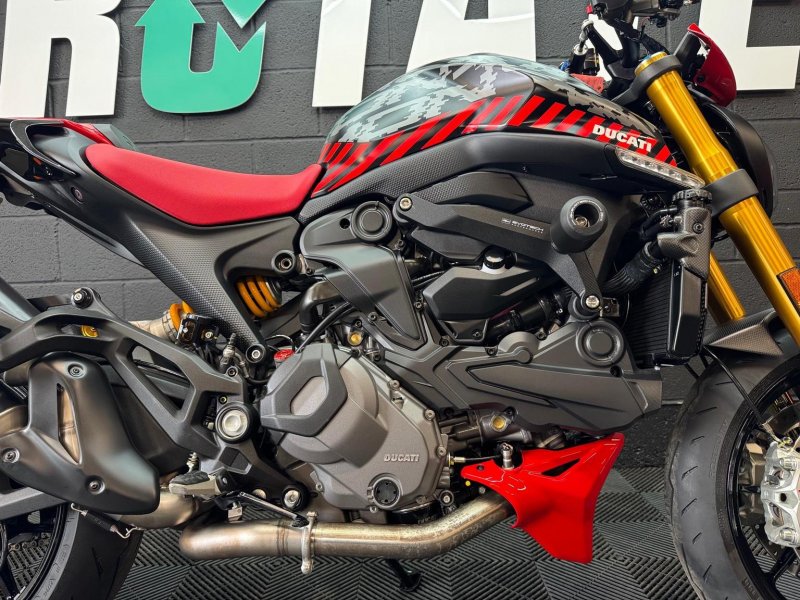 DUCATI Monster