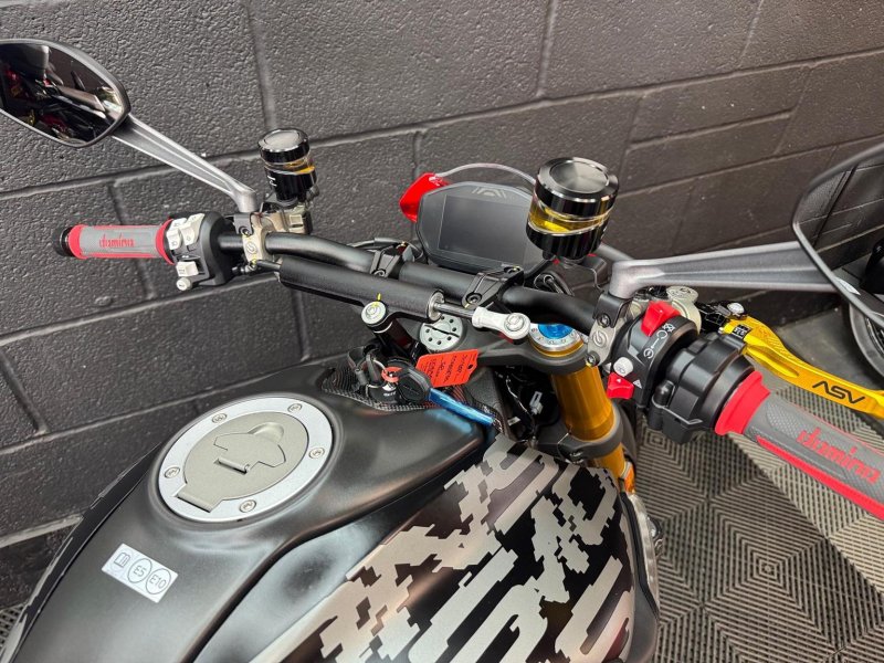 DUCATI Monster