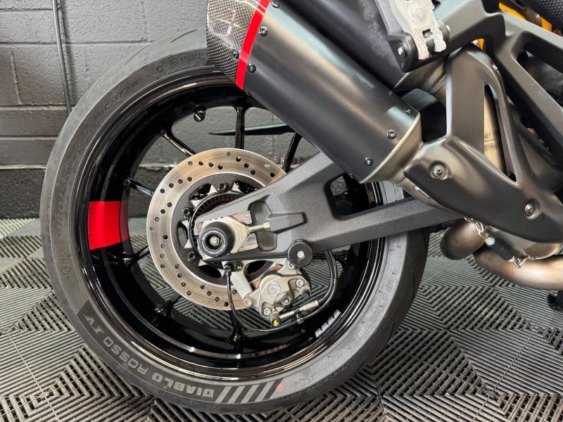 DUCATI Monster