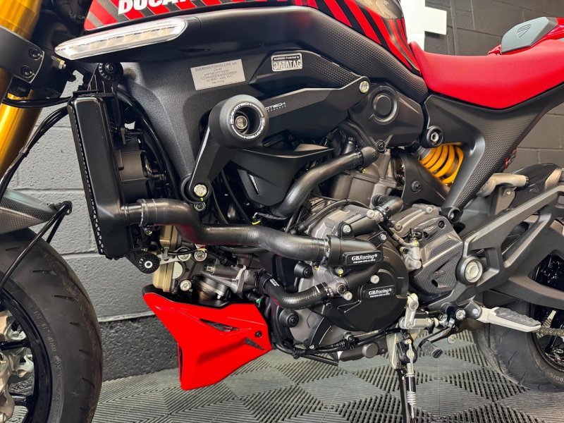 DUCATI Monster