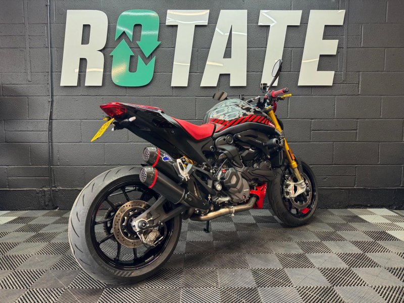 DUCATI Monster