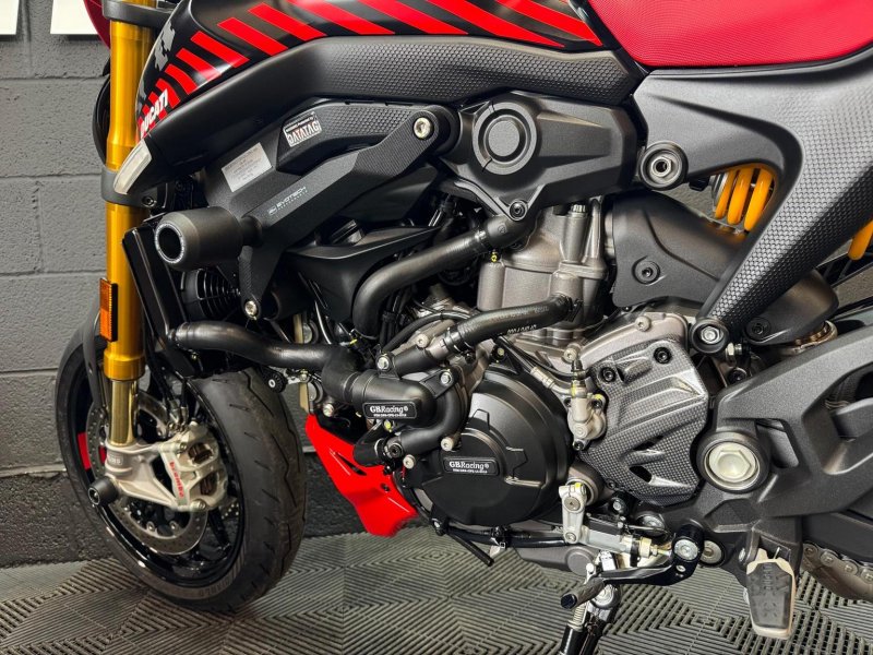 DUCATI Monster