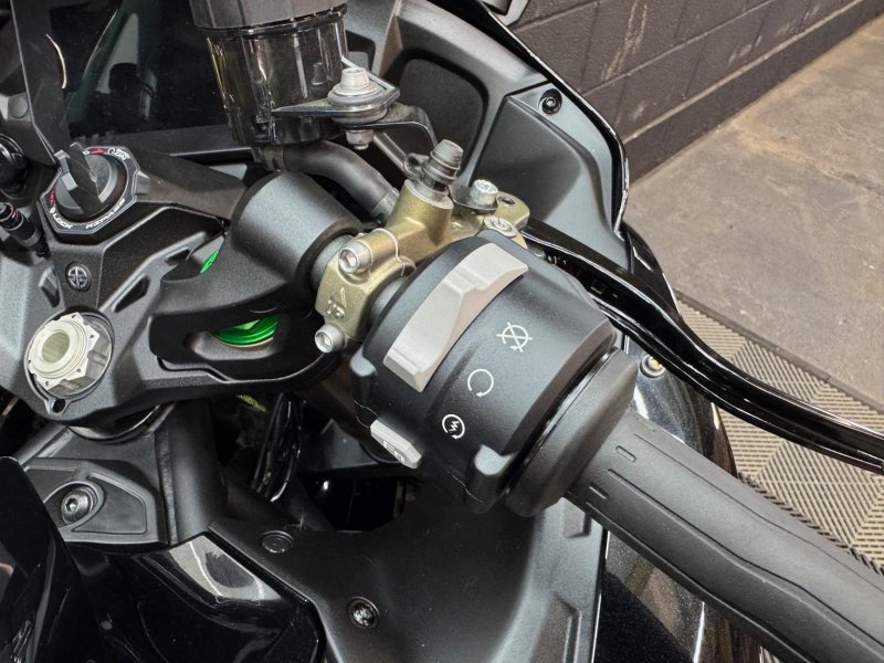 KAWASAKI Ninja H2
