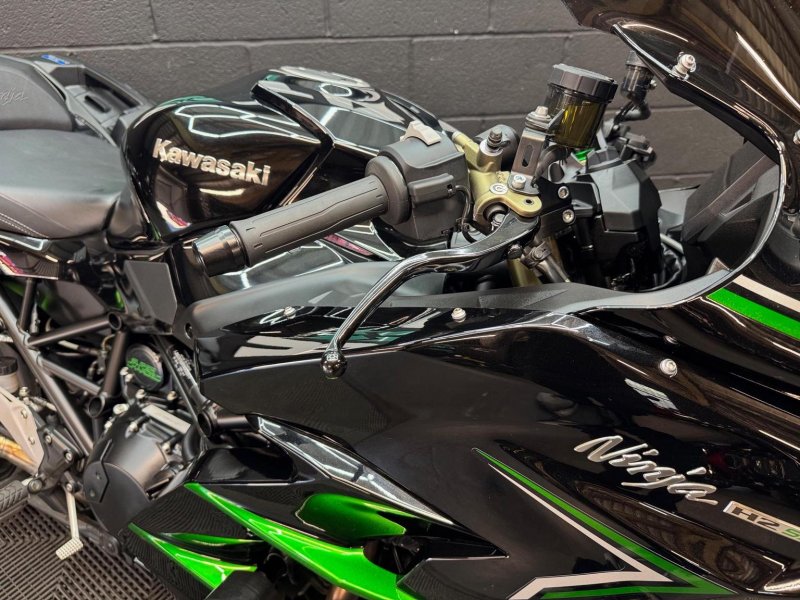 KAWASAKI Ninja H2