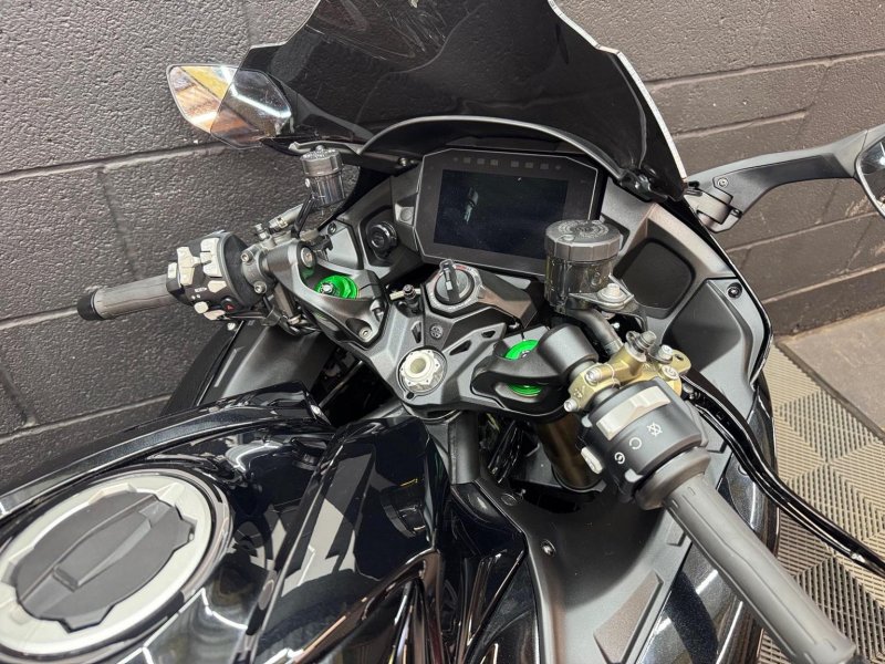 KAWASAKI Ninja H2