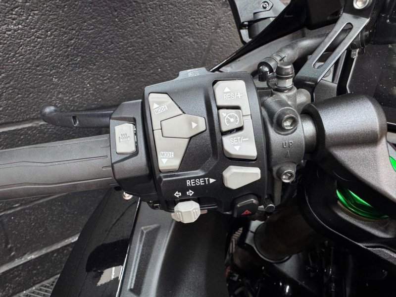 KAWASAKI Ninja H2